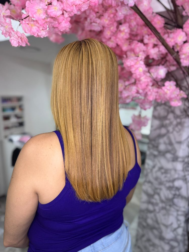 Loiro em cabelo crespo