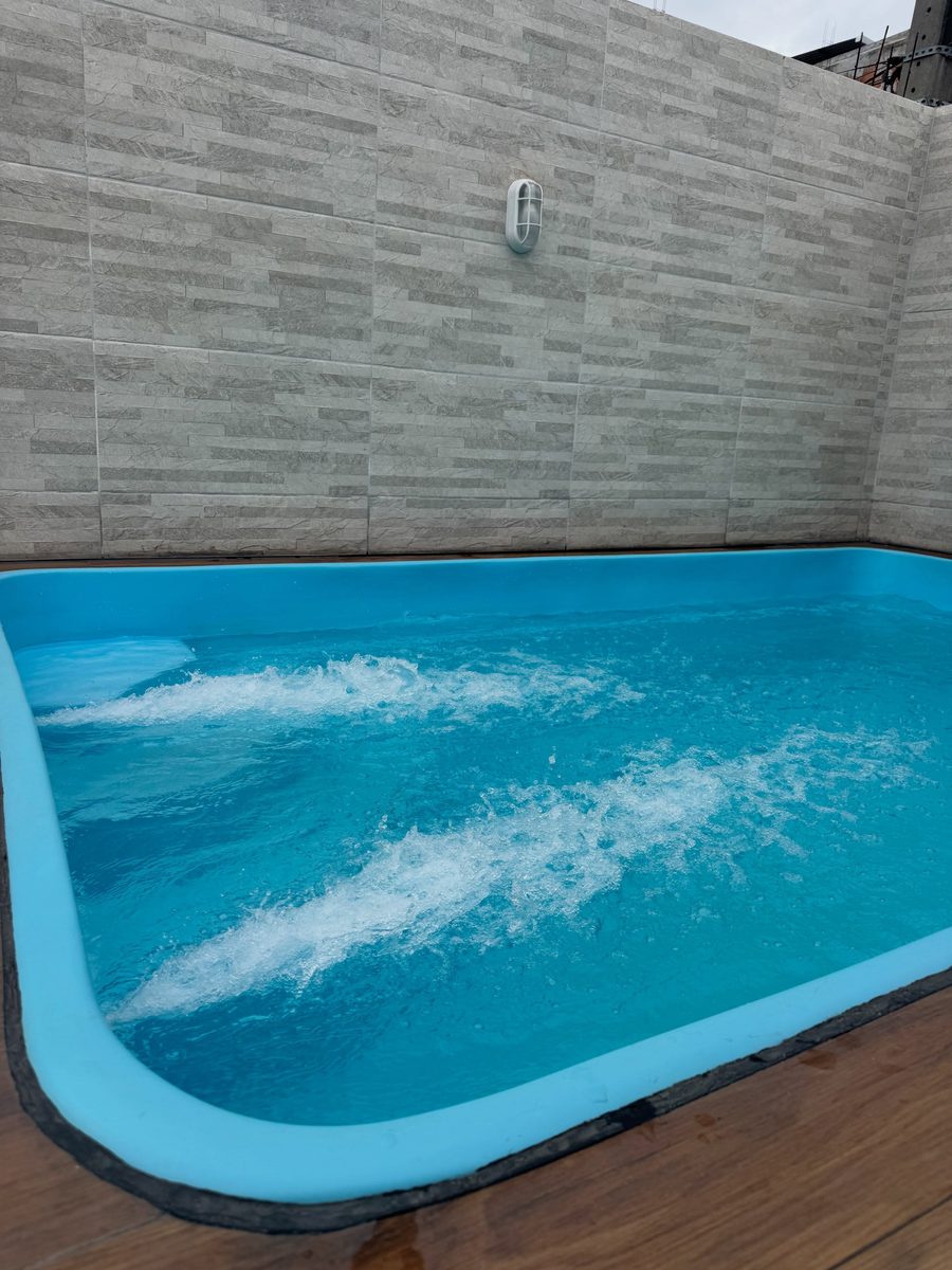 Piscina com hidromassagem